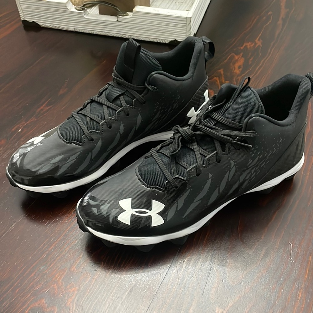 Mens football cleats